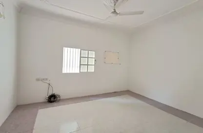 Apartment - 2 Bedrooms - 2 Bathrooms for rent in Jid Ali - Central Governorate