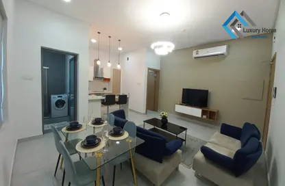 Living / Dining Room image for: Apartment - 1 Bedroom - 2 Bathrooms for rent in Janabiya - Northern Governorate, Image 1