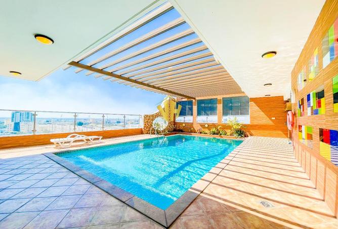 985231 - Property Image 2