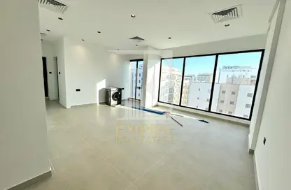 Apartment - 1 Bedroom - 1 Bathroom for rent in Sanabis - Manama - Capital Governorate