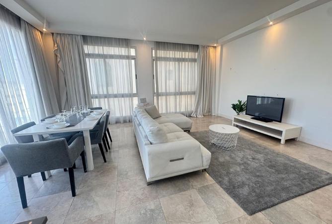 987365 - Property Image 2