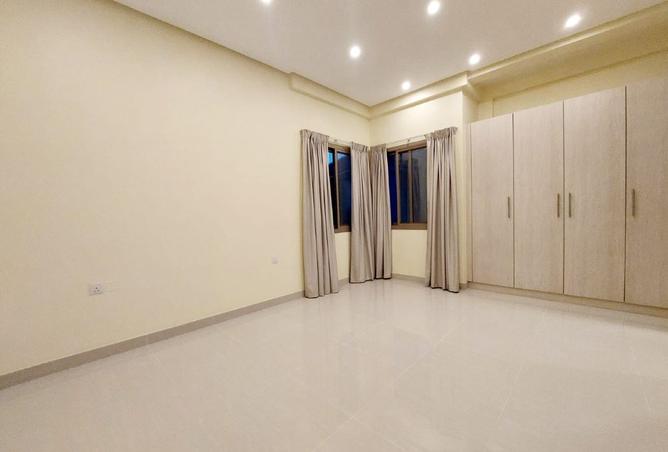 983815 - Property Image 2