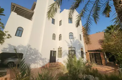 Villa - 6 Bedrooms - 7 Bathrooms for sale in Hamad Town - Northern Governorate