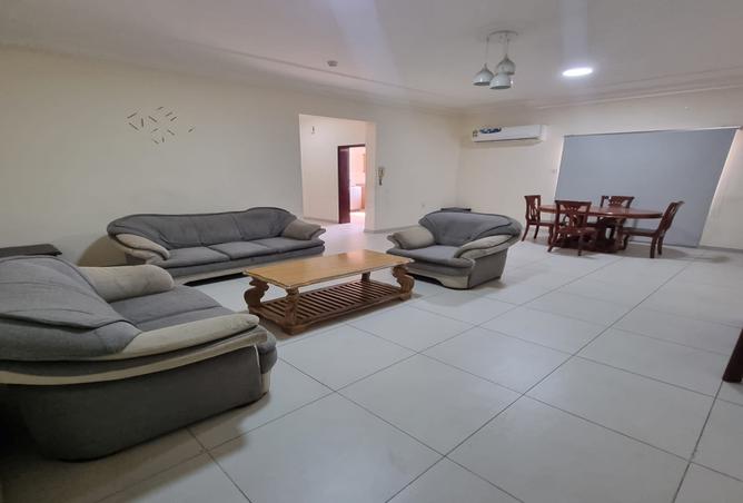 965189 - Property Image 2