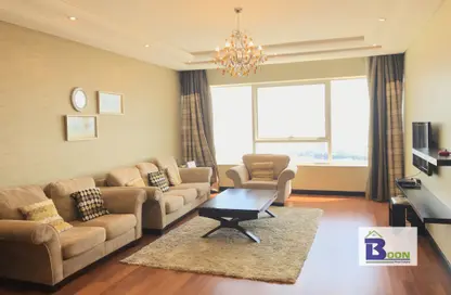 Living Room image for: Apartment - 2 Bedrooms - 3 Bathrooms for sale in Abraj Al Lulu - Manama - Capital Governorate, Image 1