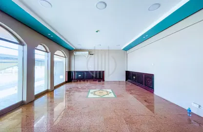Shop - Studio - 3 Bathrooms for rent in Seef - Capital Governorate