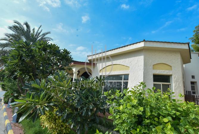 985824 - Property Image 2