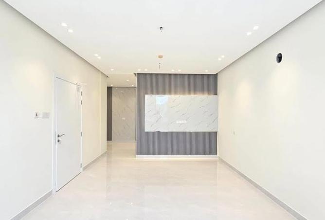 954413 - Property Image 3