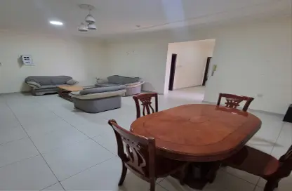 Apartment - 2 Bedrooms - 2 Bathrooms for rent in Manama - Capital Governorate