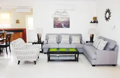 Living / Dining Room image for: Apartment - 2 Bedrooms - 2 Bathrooms for rent in Saar - Northern Governorate, Image 1