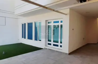 Villa - 5 Bedrooms - 4 Bathrooms for sale in Tubli - Central Governorate