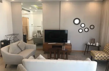 Apartment - 3 Bedrooms - 3 Bathrooms for rent in Al Juffair - Capital Governorate