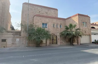 فيلا - 6 غرف نوم - 8 حمامات للبيع في عراد - المحرق