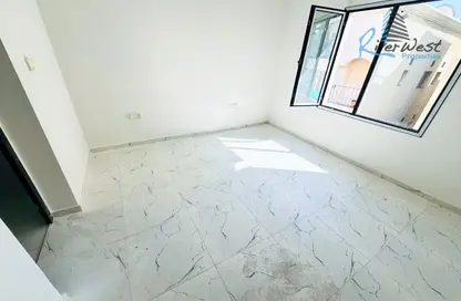 عمارة بالكامل - استوديو - 2 حمامات للايجار في السلمانية - المنامة - محافظة العاصمة