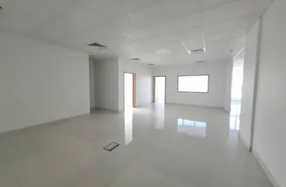 مكتب - استوديو - 2 حمامات للايجار في توبلي - المحافظة الوسطى