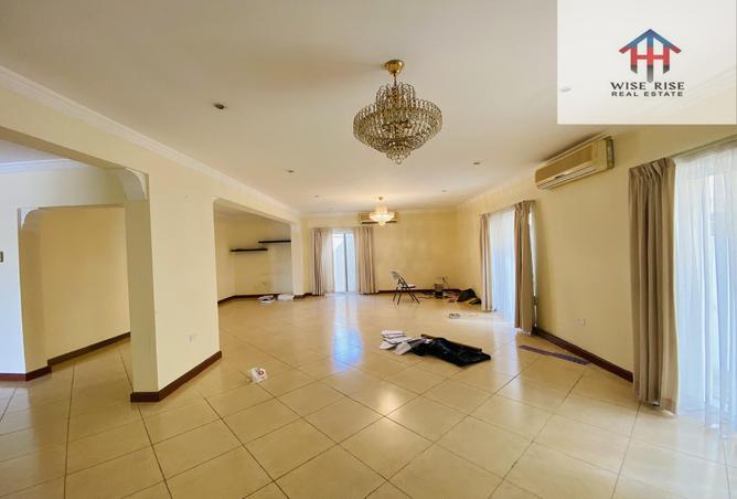 956672 - Property Image 2