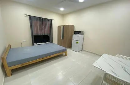 Apartment - Studio - 1 Bathroom for rent in Zinj - Manama - Capital Governorate