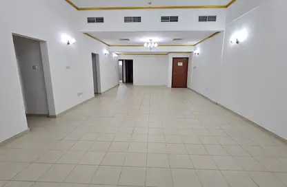Apartment - 3 Bedrooms - 3 Bathrooms for rent in Sanabis - Manama - Capital Governorate