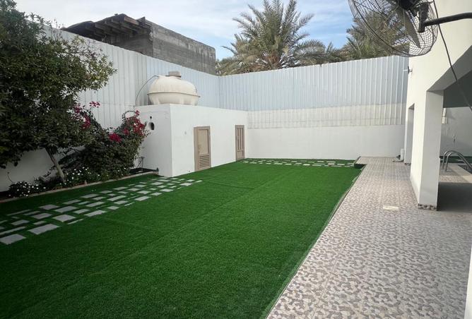 911663 - Property Image 2