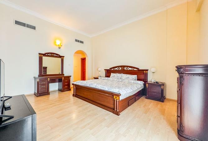 992296 - Property Image 2