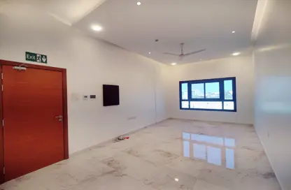 Apartment - 2 Bedrooms - 2 Bathrooms for rent in Busaiteen - Muharraq Governorate