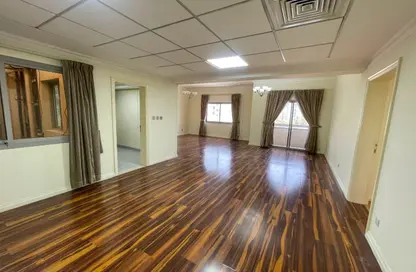 Apartment - 2 Bedrooms - 2 Bathrooms for rent in Um Al Hasam - Manama - Capital Governorate