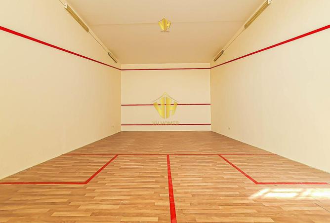 985188 - Property Image 2