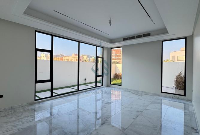 922754 - Property Image 2