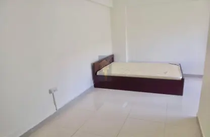 Room / Bedroom image for: Apartment - 1 Bathroom for rent in Ghuraifah (Old Juffair) - Manama - Capital Governorate, Image 1