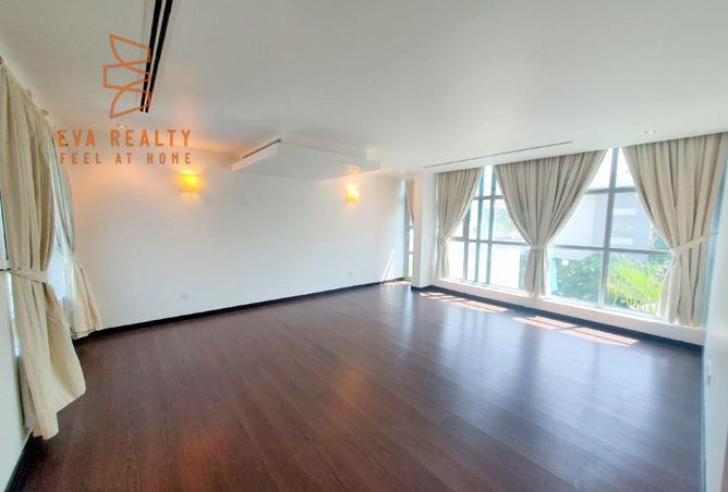 967734 - Property Image 2