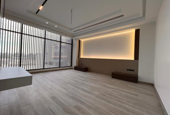 911627 - Property Image 2