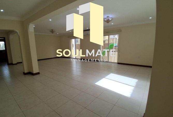 983233 - Property Image 2