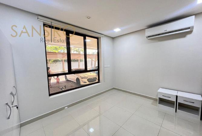 982453 - Property Image 2