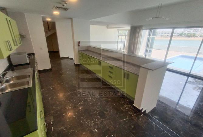 989555 - Property Image 3