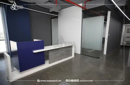 Walk In Closet image for: Office Space - Studio - 1 Bathroom for rent in Seef - Capital Governorate, Image 1