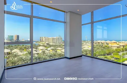 Empty Room image for: Apartment - 3 Bedrooms - 5 Bathrooms for sale in Reef Island - Capital Governorate, Image 1