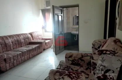صورة لـ غرفة المعيشة شقة - 2 غرف نوم - 2 حمامات للايجار في شارع المعارض - الحورة - محافظة العاصمة ، صورة رقم 1