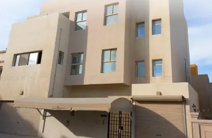 عمارة بالكامل - 8 غرف نوم - 8 حمامات للبيع في الحد - المحرق