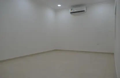 Apartment - 2 Bedrooms - 1 Bathroom for rent in Tubli - Central Governorate