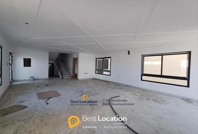 910387 - Property Image 2