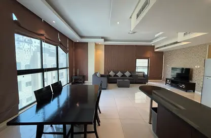 Apartment - 2 Bedrooms - 3 Bathrooms for rent in Al Juffair - Capital Governorate