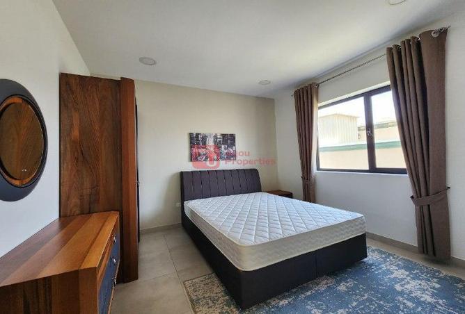 955427 - Property Image 2