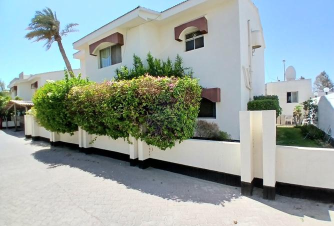 933520 - Property Image 2