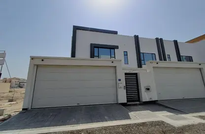 Villa - 4 Bedrooms - 6 Bathrooms for sale in Maqabah - Northern Governorate