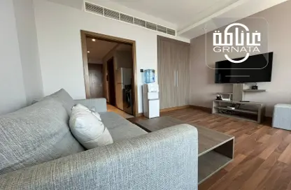 Living Room image for: Apartment - 1 Bathroom for rent in Sanabis - Manama - Capital Governorate, Image 1