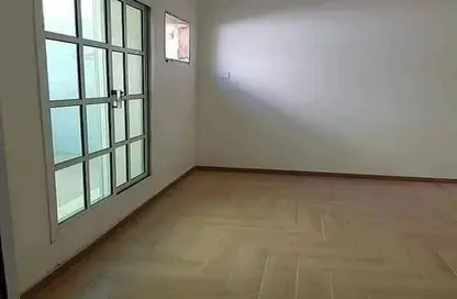Empty Room image for: Apartment - 3 Bedrooms - 4 Bathrooms for rent in Arad - Muharraq Governorate, Image 1