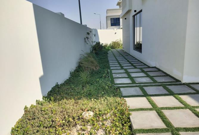 988045 - Property Image 3