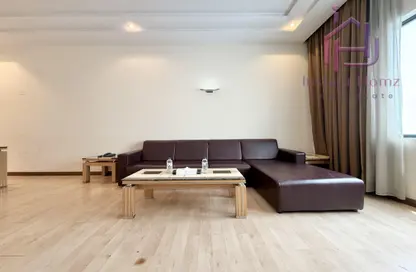 Apartment - 2 Bedrooms - 3 Bathrooms for rent in Al Juffair - Capital Governorate