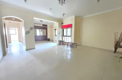 Apartment - 3 Bedrooms - 3 Bathrooms for rent in Isa Town - Central Governorate