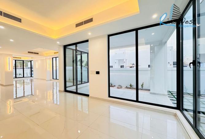 983655 - Property Image 2